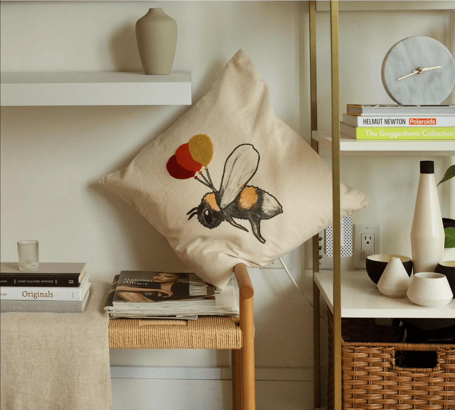 Saatvik bee pillow